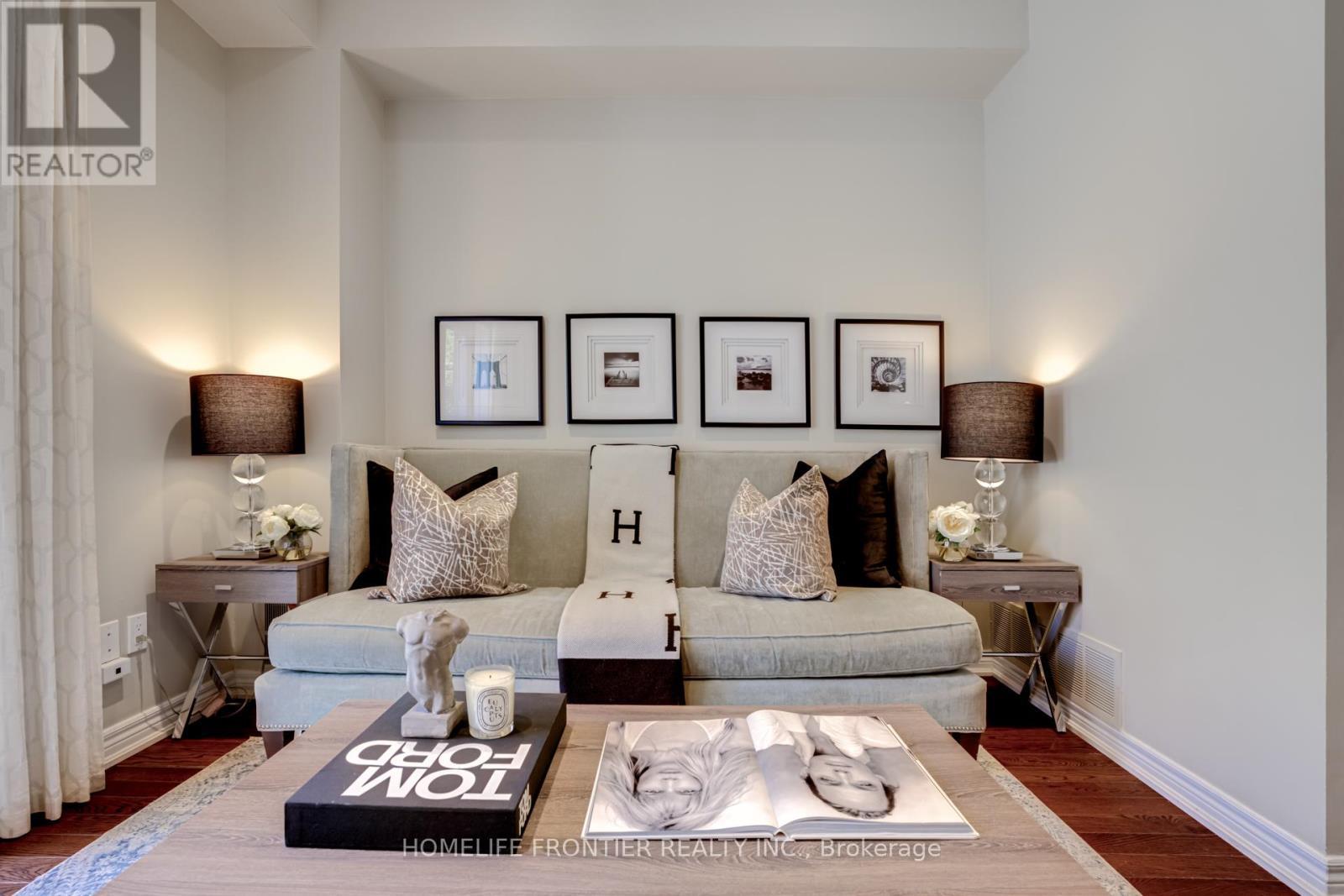 4 - 22 Balmoral Avenue, Toronto, ON - Indoor