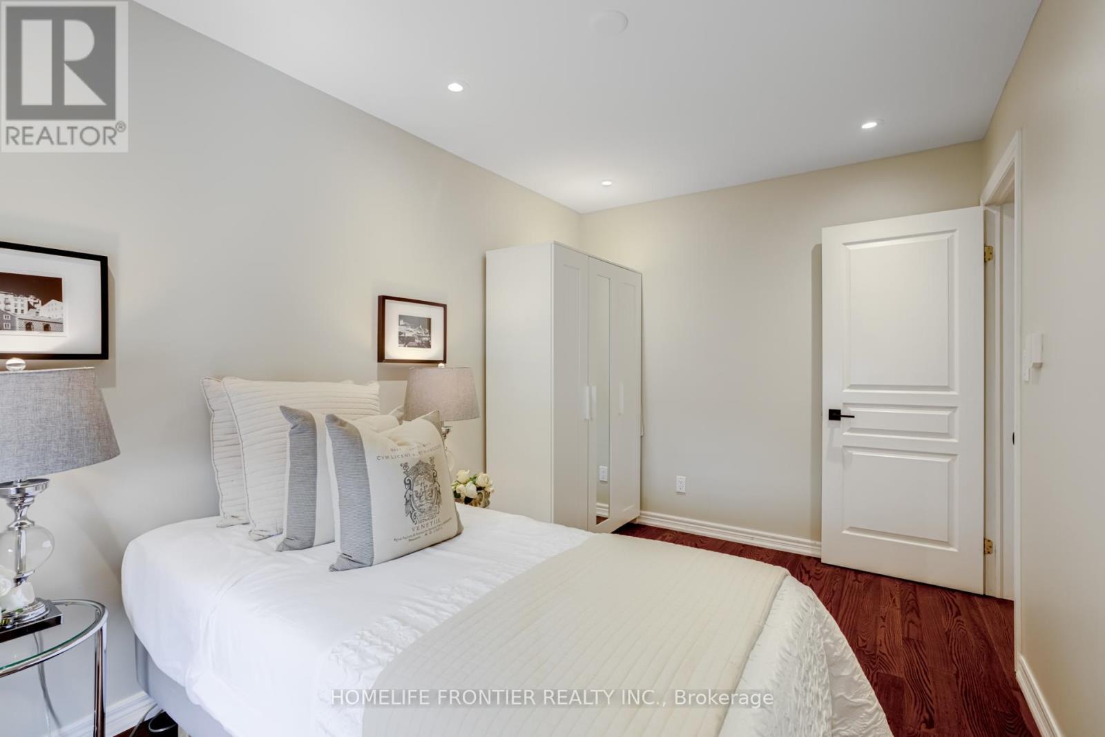 4 - 22 Balmoral Avenue, Toronto, ON - Indoor Photo Showing Bedroom