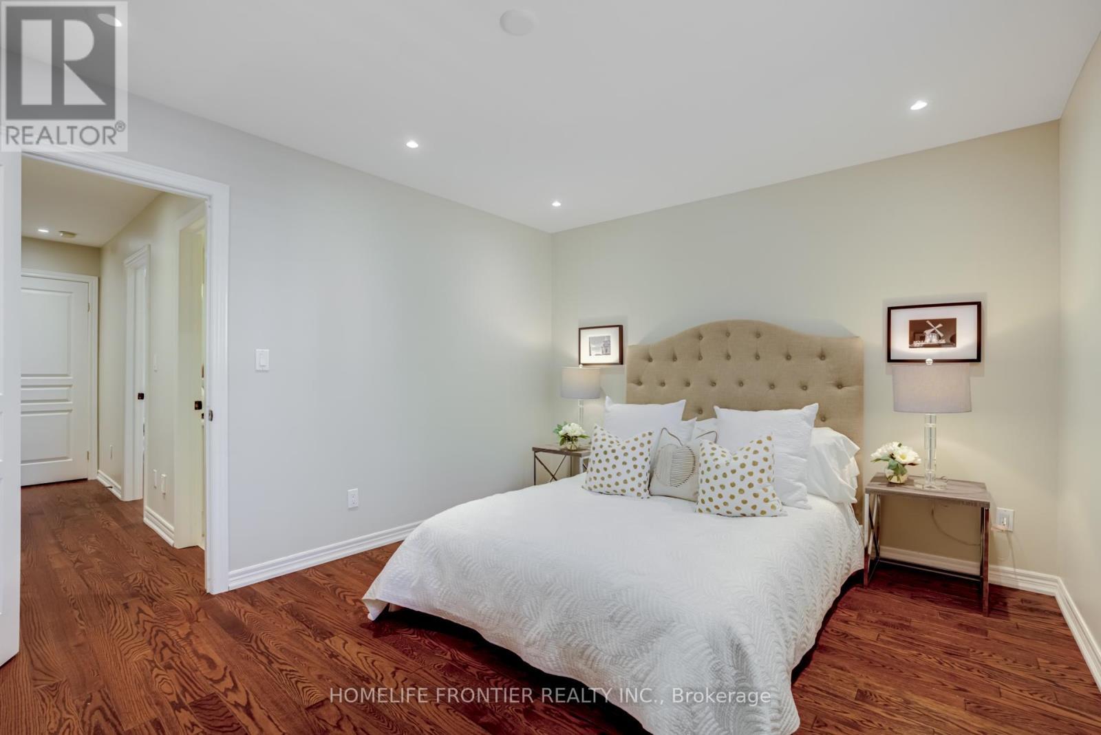 4 - 22 Balmoral Avenue, Toronto, ON - Indoor Photo Showing Bedroom
