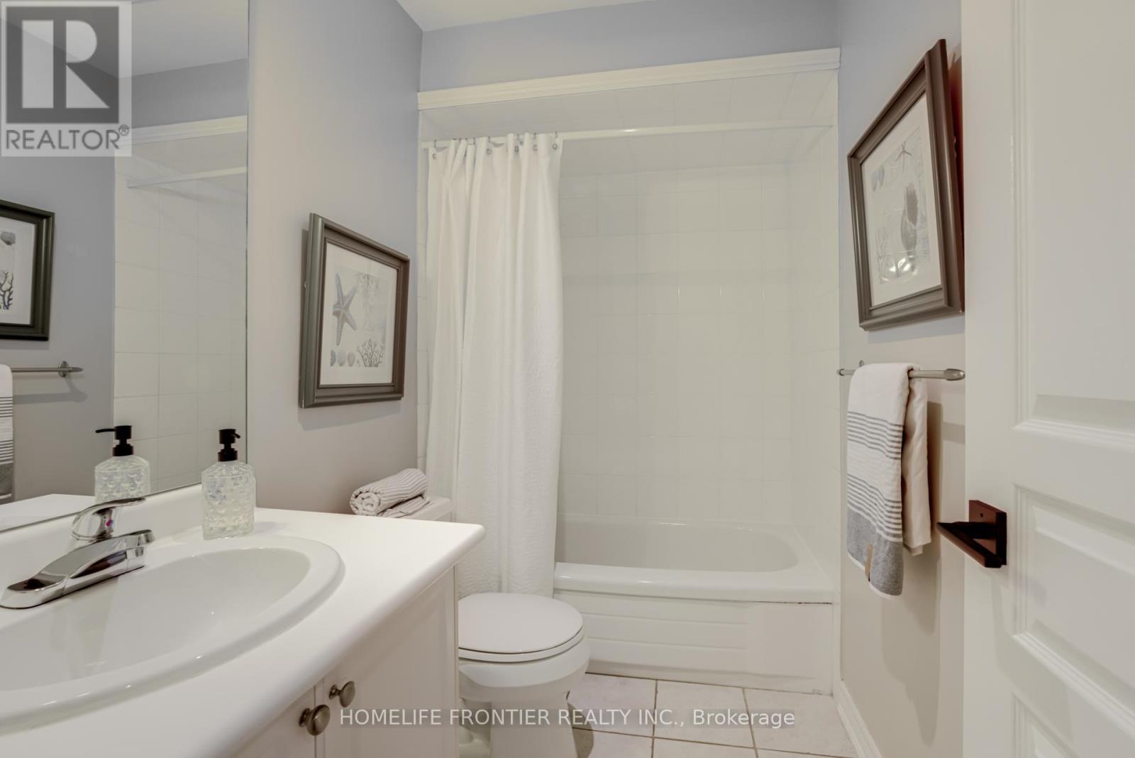 4 - 22 Balmoral Avenue, Toronto, ON - Indoor Photo Showing Bathroom