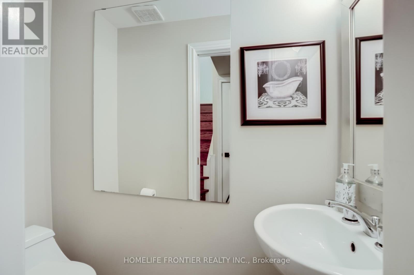 4 - 22 Balmoral Avenue, Toronto, ON - Indoor Photo Showing Bathroom