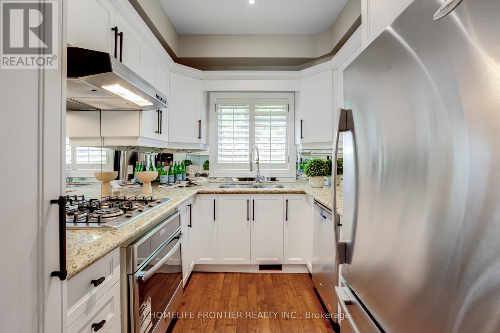 4 - 22 Balmoral Avenue, Toronto, ON - Indoor Photo Showing Kitchen With Upgraded Kitchen
