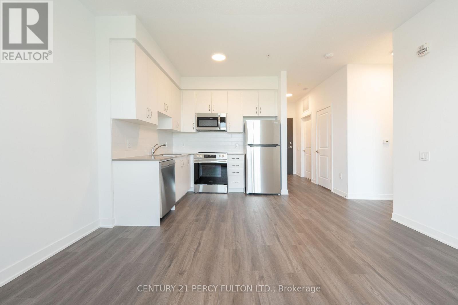 428 - 385 Arctic Red Drive, Oshawa, ON - Indoor Photo Showing Kitchen