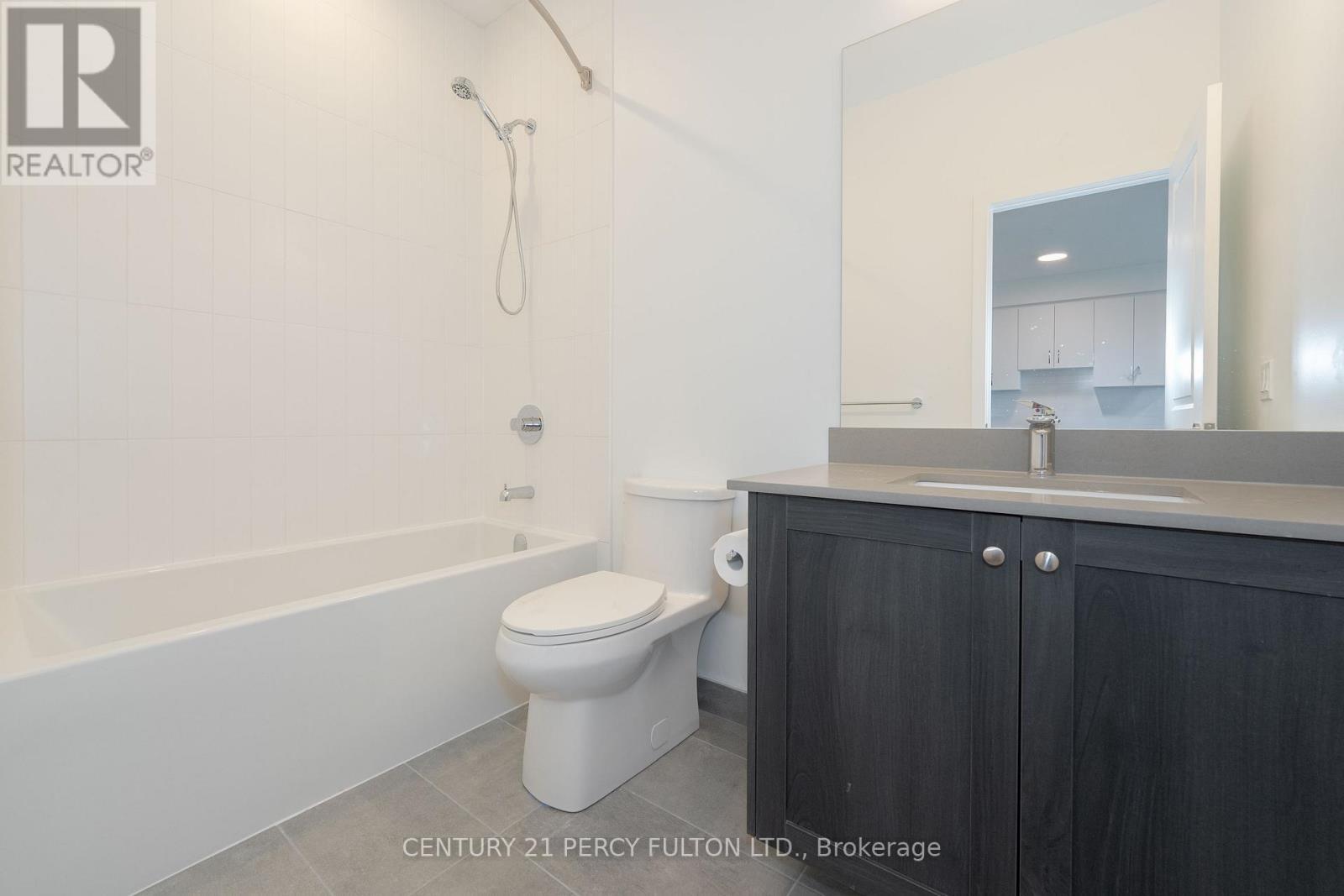 428 - 385 Arctic Red Drive, Oshawa, ON - Indoor Photo Showing Bathroom