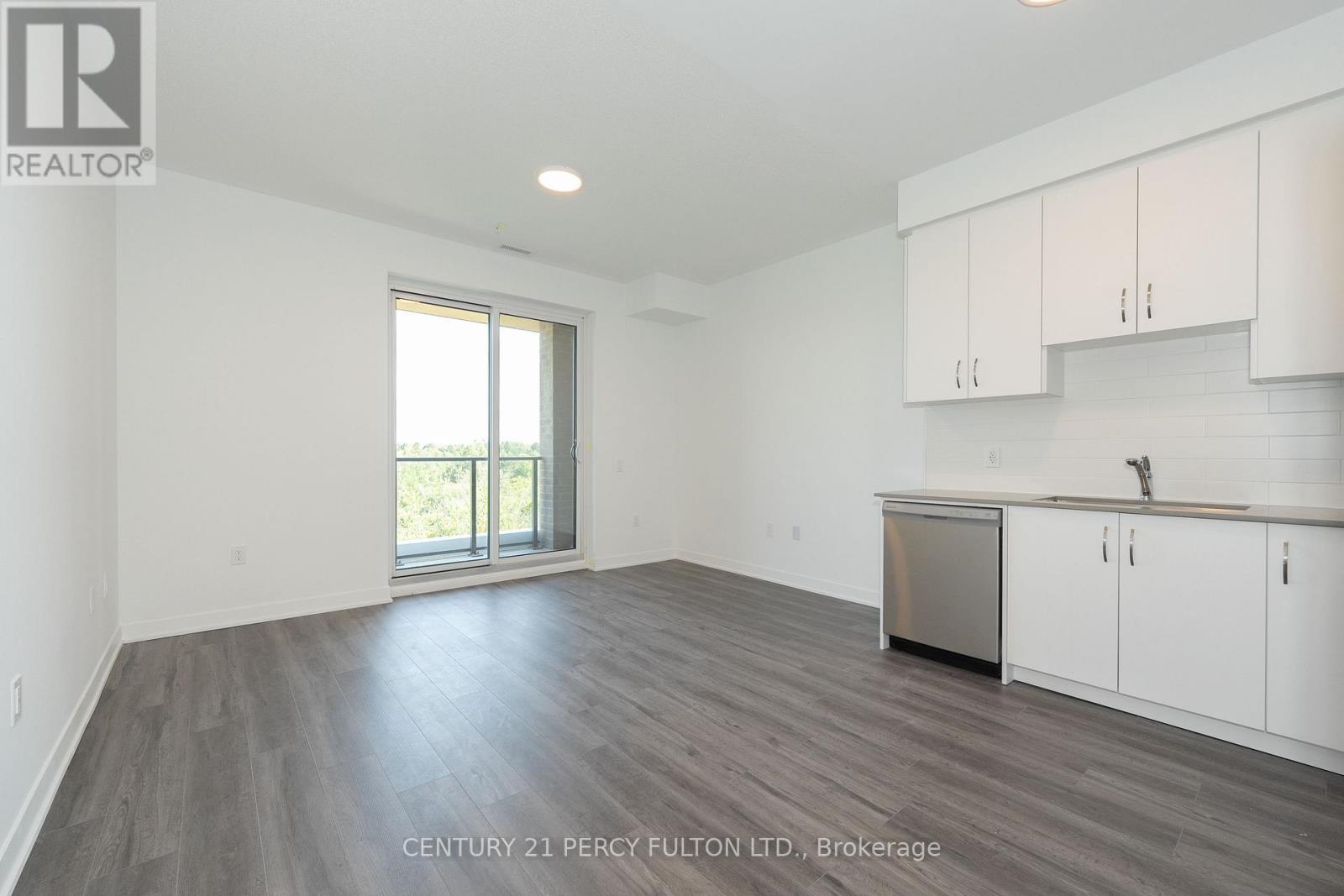 428 - 385 Arctic Red Drive, Oshawa, ON - Indoor