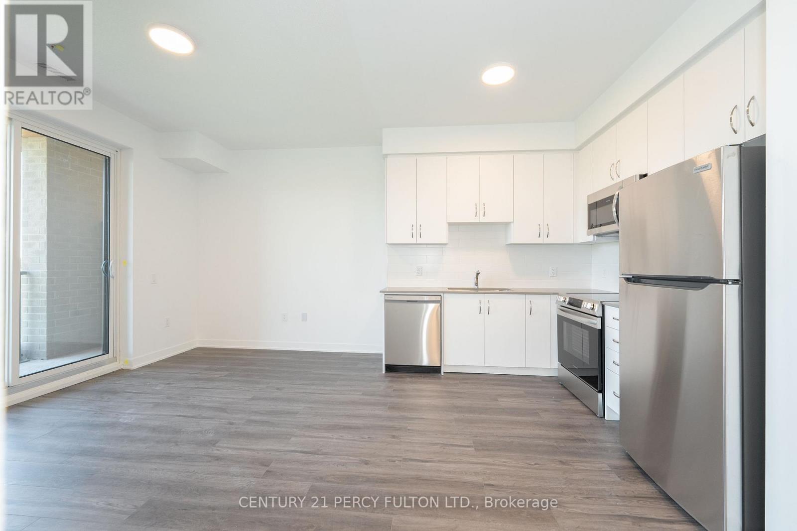 428 - 385 Arctic Red Drive, Oshawa, ON - Indoor Photo Showing Kitchen