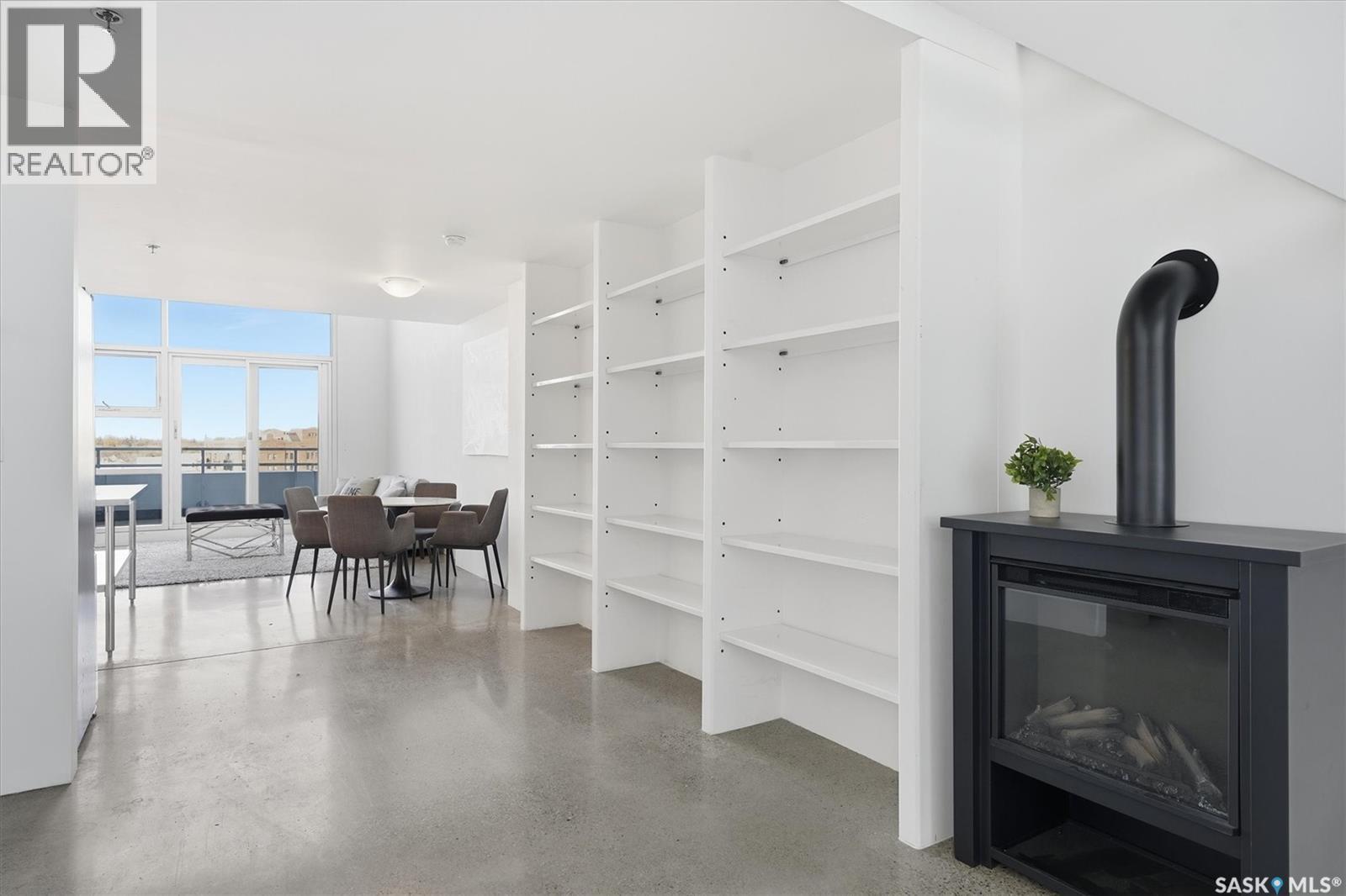 529 120 23Rd Street E, Saskatoon, SK - Indoor With Fireplace