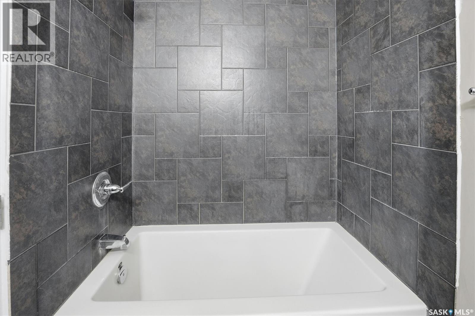 529 120 23Rd Street E, Saskatoon, SK - Indoor Photo Showing Bathroom