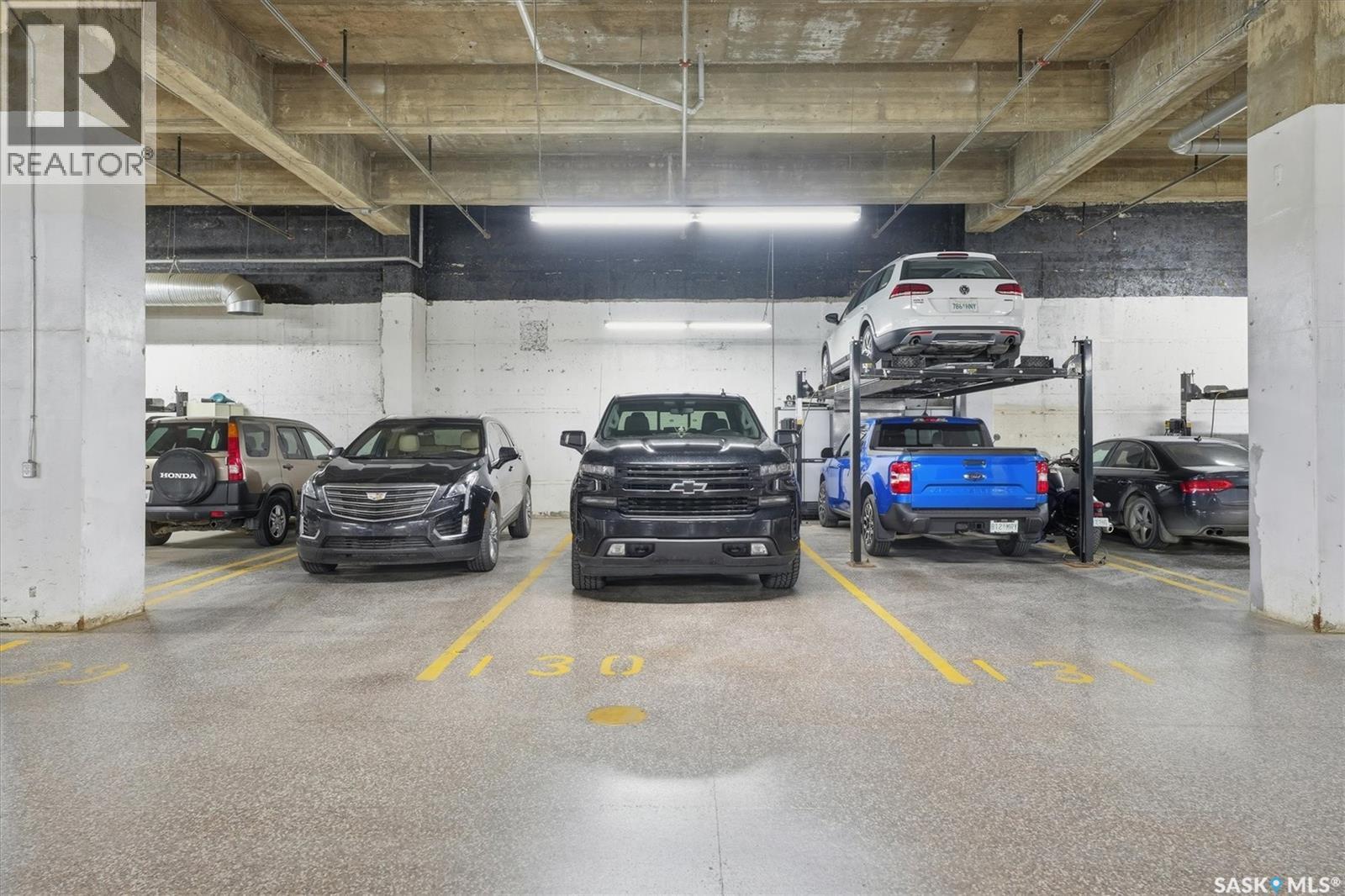 529 120 23Rd Street E, Saskatoon, SK - Indoor Photo Showing Garage