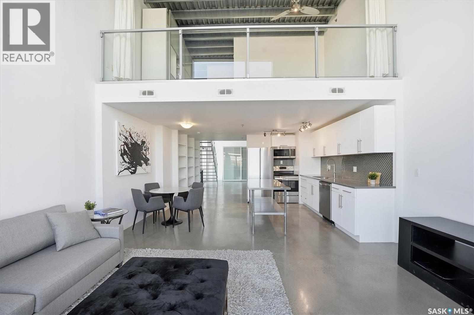 529 120 23Rd Street E, Saskatoon, SK - Indoor Photo Showing Living Room