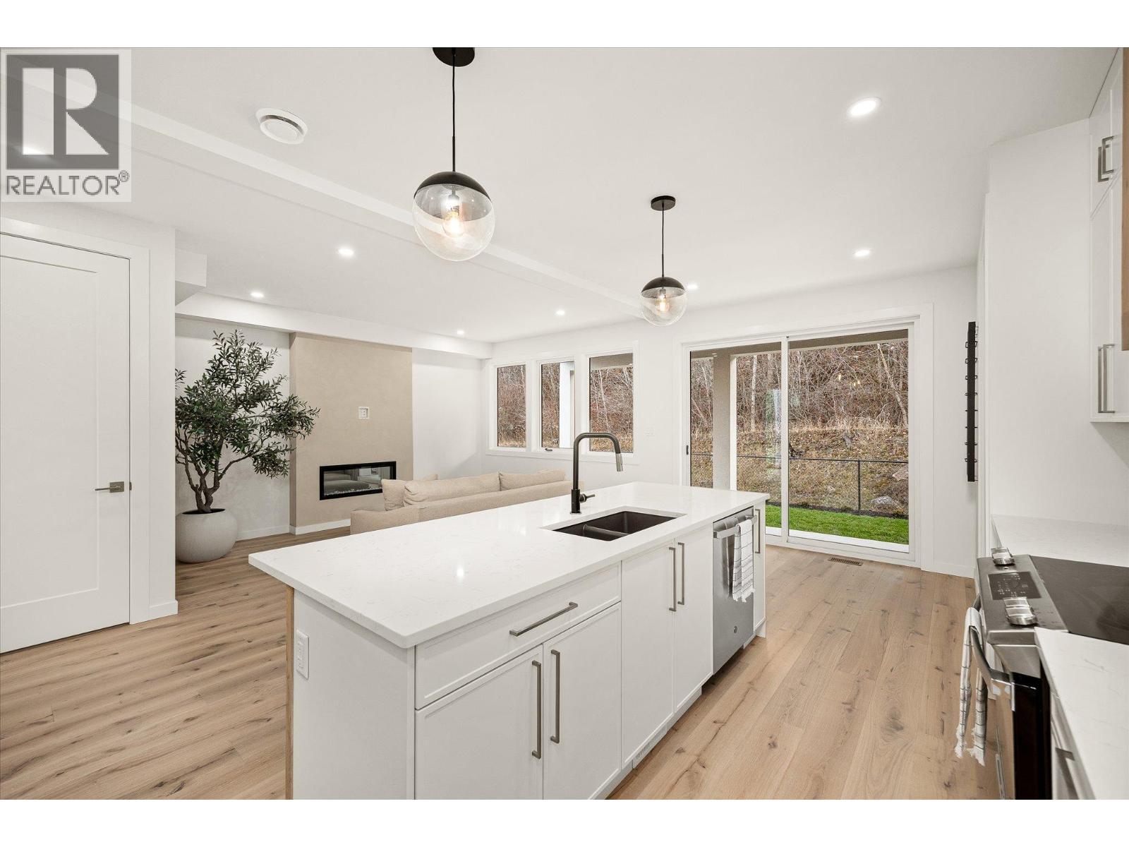 big kitchen island - 980 Bull Crescent, Kelowna, BC - Indoor Photo Showing Kitchen With Double Sink