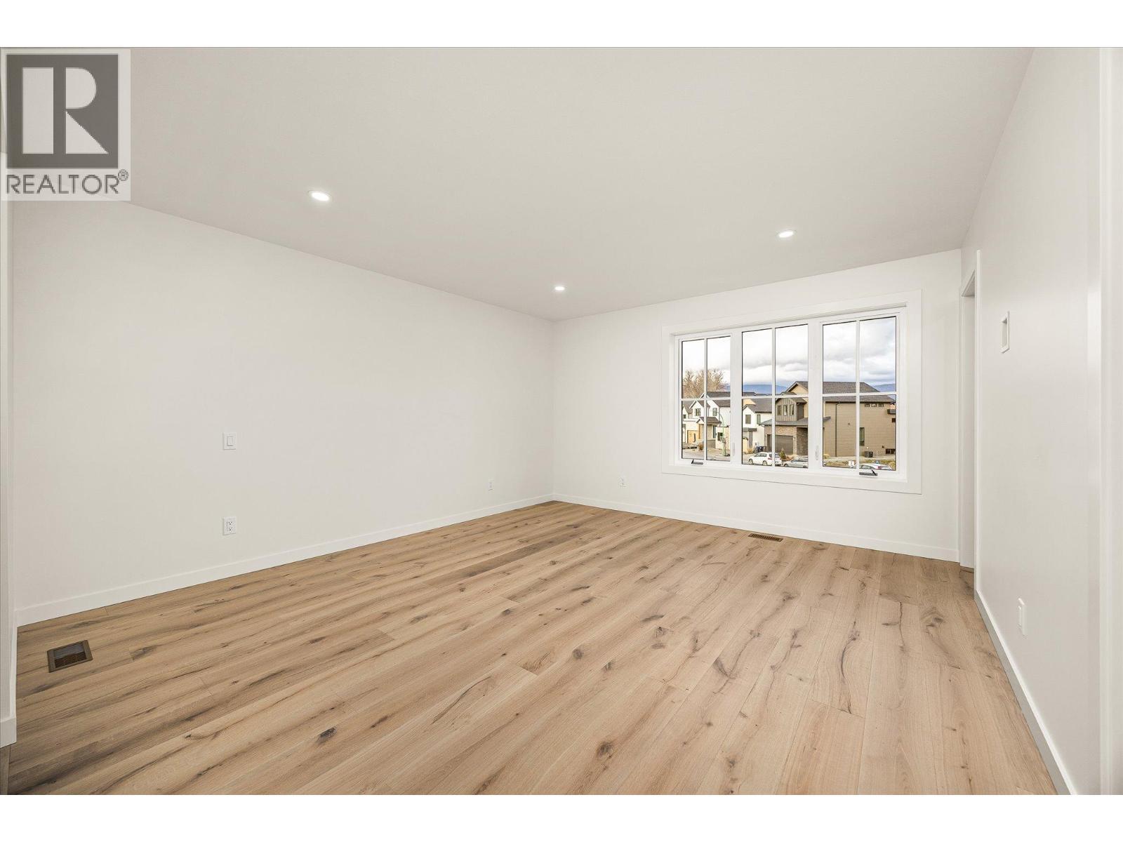 add a couch, TV, games or play area - 980 Bull Crescent, Kelowna, BC - Indoor