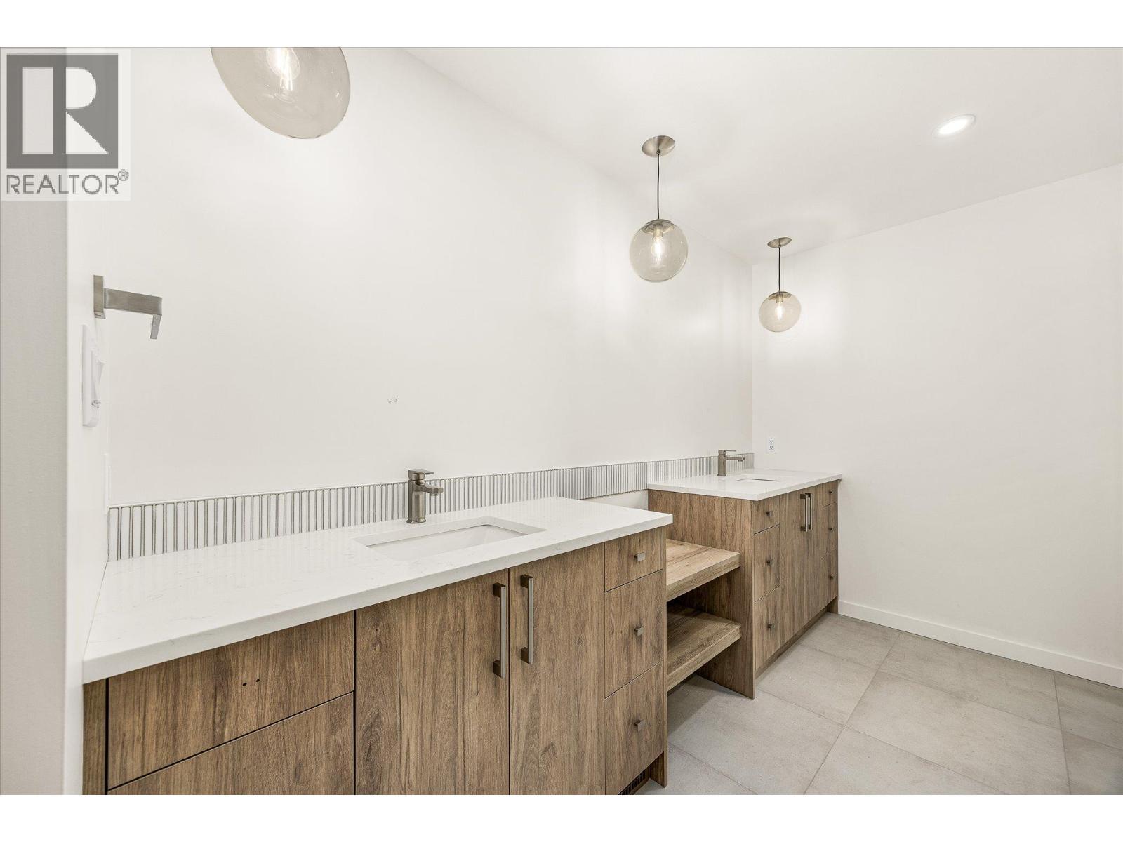 primary en-suite. mirrors are coming soon - book your showing to see them! - 980 Bull Crescent, Kelowna, BC - Indoor Photo Showing Bathroom