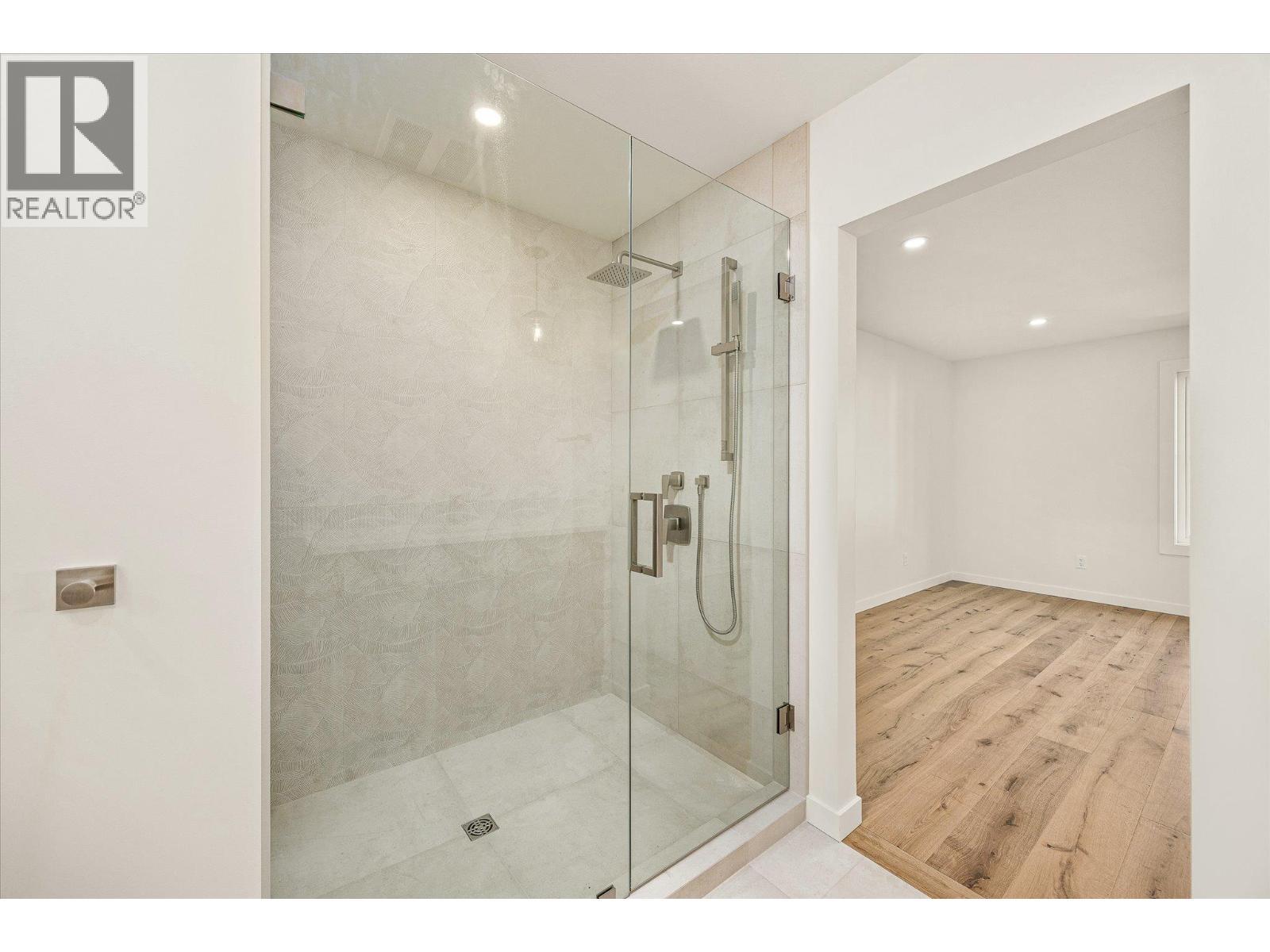 gorgeous en-suite shower - 980 Bull Crescent, Kelowna, BC - Indoor Photo Showing Bathroom
