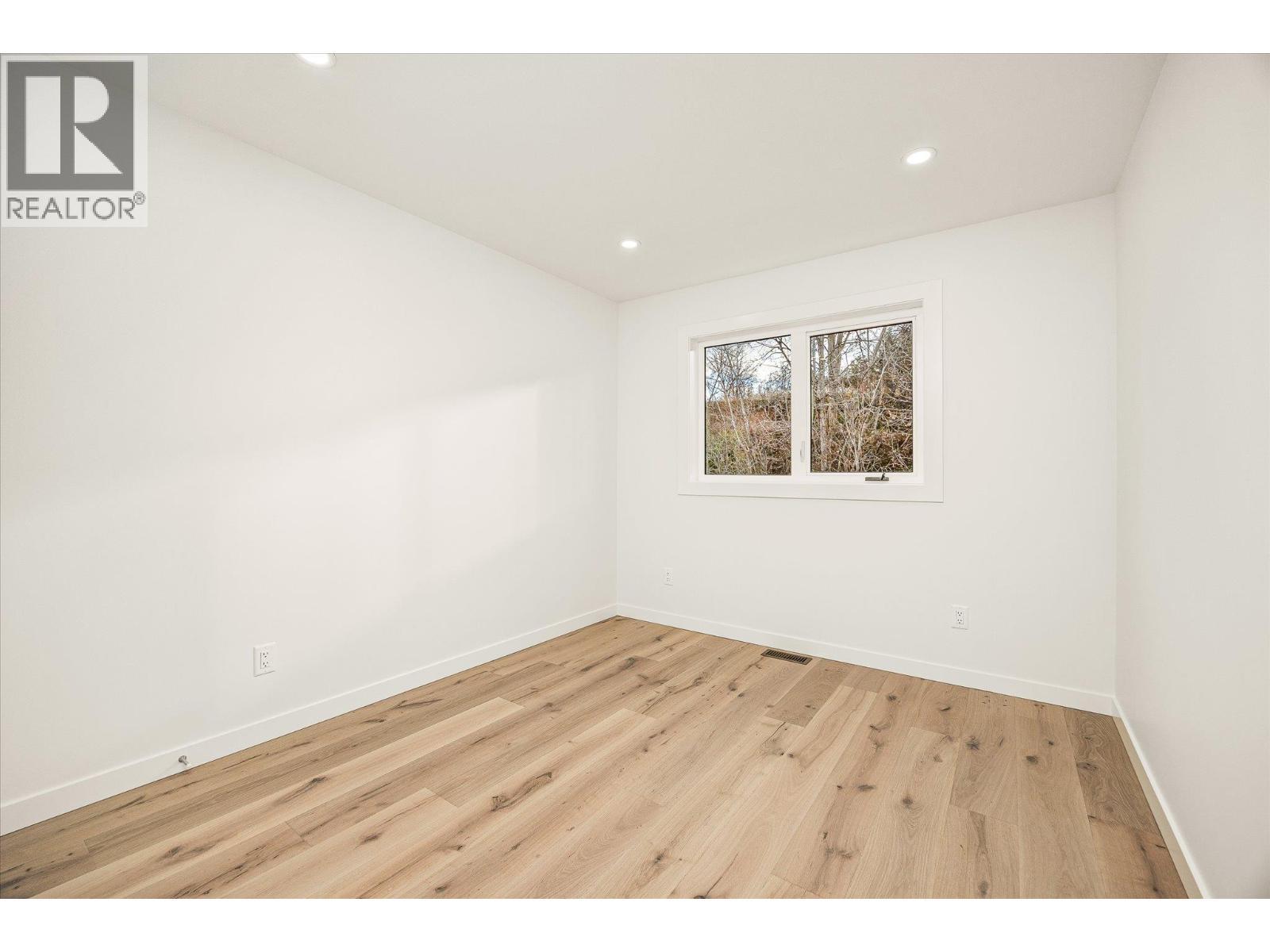bed #2 - 980 Bull Crescent, Kelowna, BC - Indoor Photo Showing Other Room
