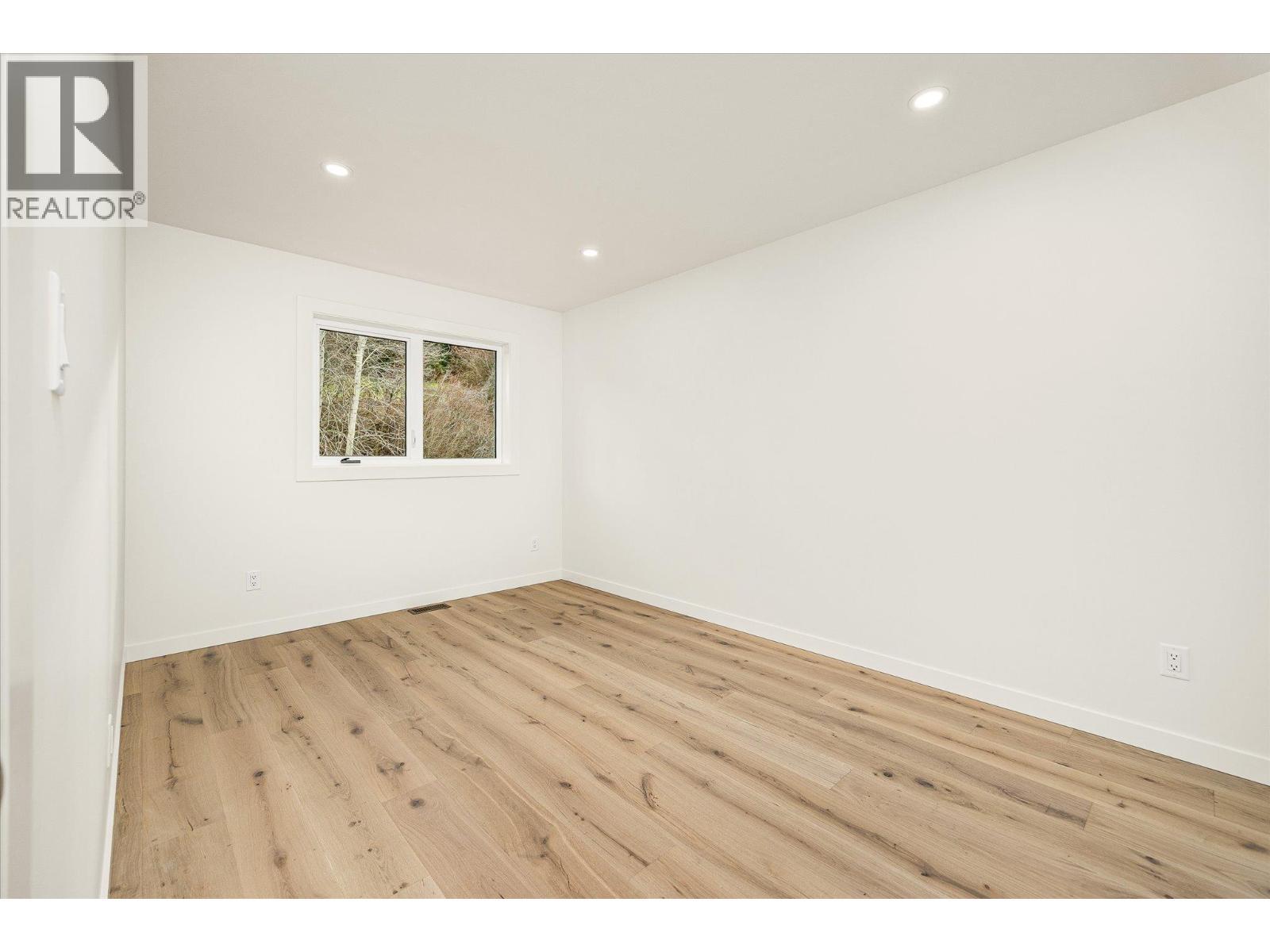 bed #3 - 980 Bull Crescent, Kelowna, BC - Indoor Photo Showing Other Room