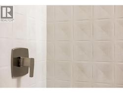 even the shared bath has gorgeous tile!! -