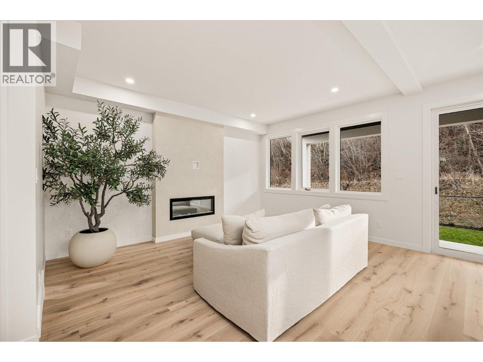 980 Bull Crescent, Kelowna, BC - Indoor