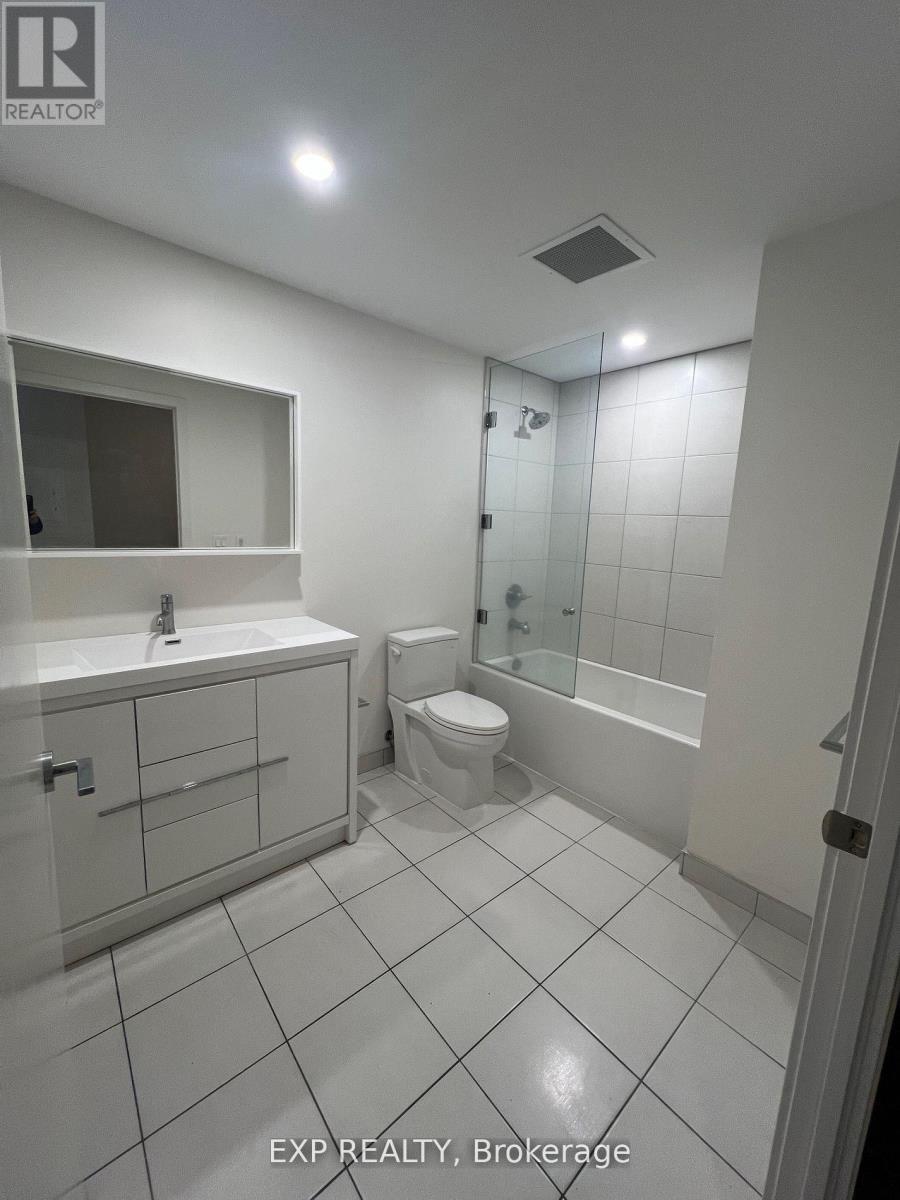 519 - 212 King William Street, Hamilton, ON - Indoor Photo Showing Bathroom