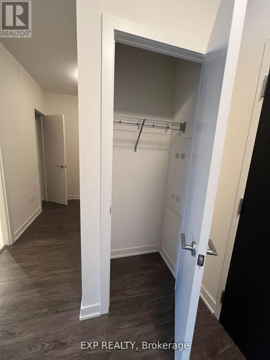 519 - 212 King William Street, Hamilton, ON - Indoor