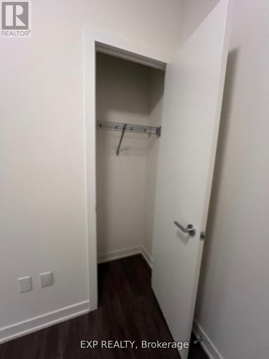 519 - 212 King William Street, Hamilton, ON - Indoor