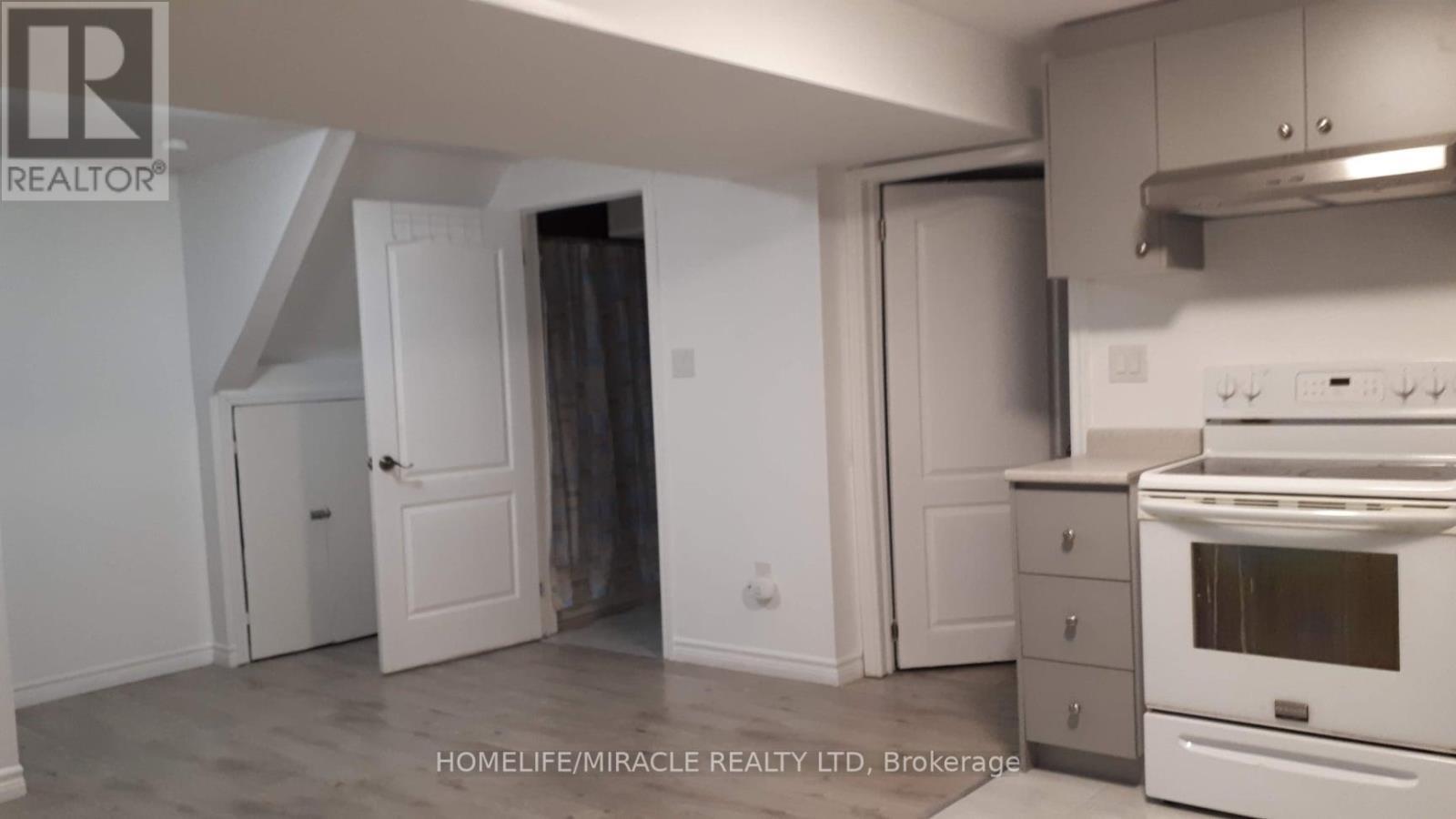 65 Canarvan Court, Brampton, ON - Indoor Photo Showing Kitchen