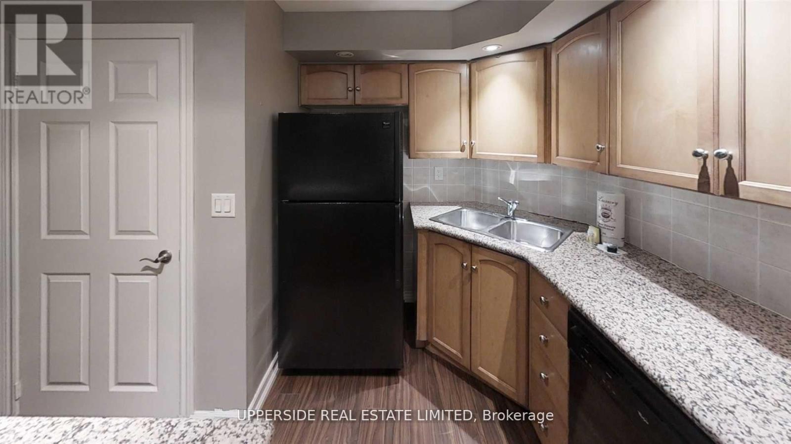 628 - 250 Wellington Street W, Toronto, ON - Indoor Photo Showing Kitchen With Double Sink