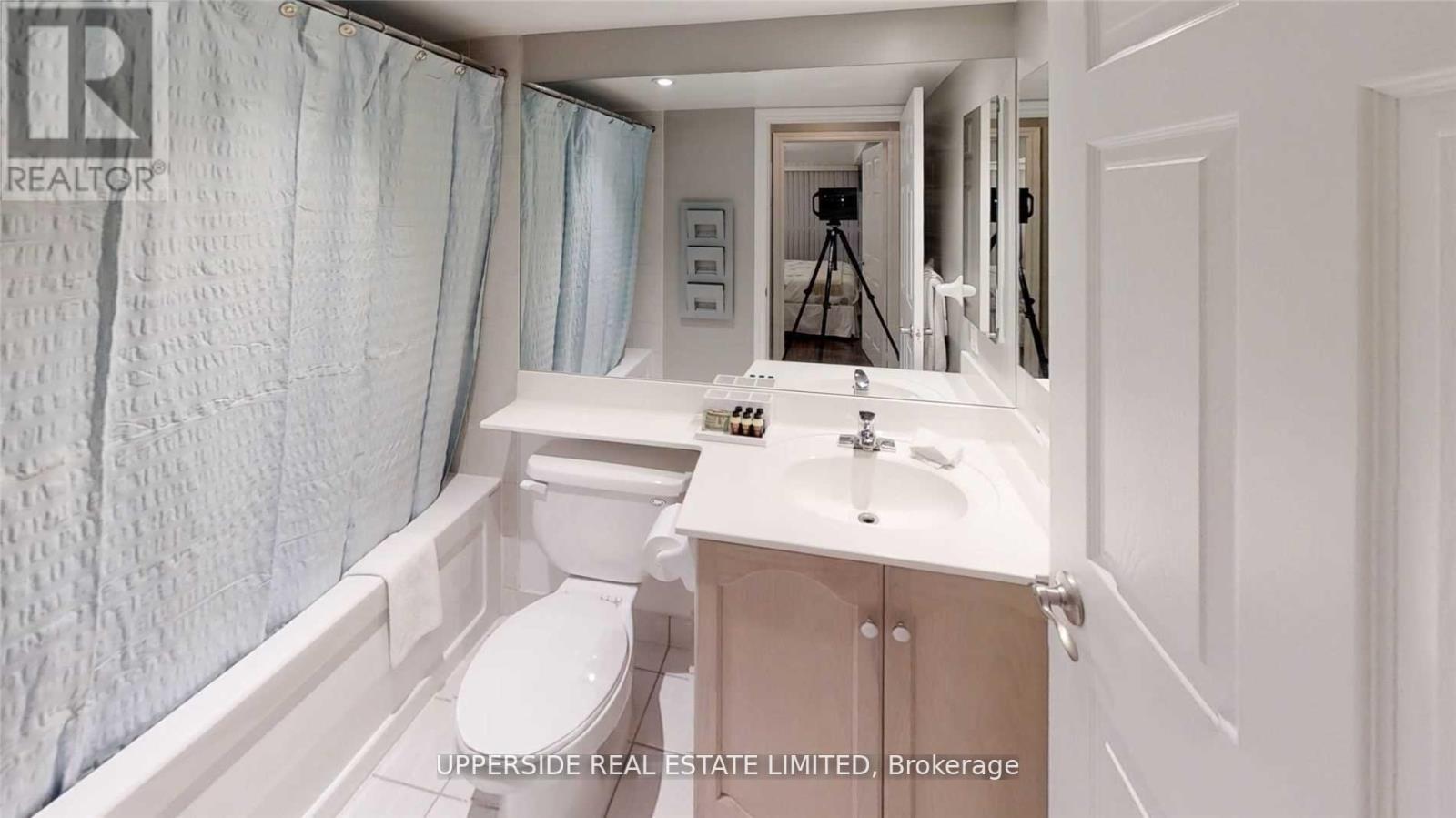 628 - 250 Wellington Street W, Toronto, ON - Indoor Photo Showing Bathroom