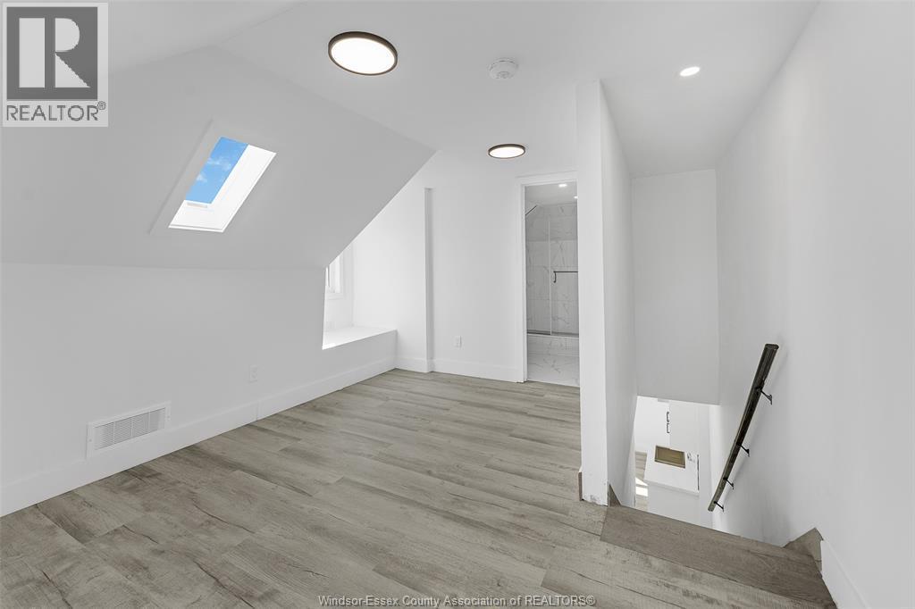 409 Hall Unit# B, Windsor, ON - Indoor Photo Showing Other Room