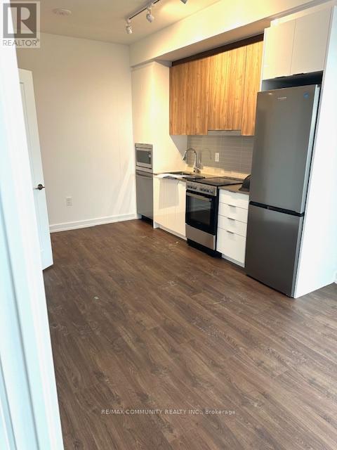 A329 - 9763 Markham Road, Markham, ON - Indoor Photo Showing Kitchen With Stainless Steel Kitchen