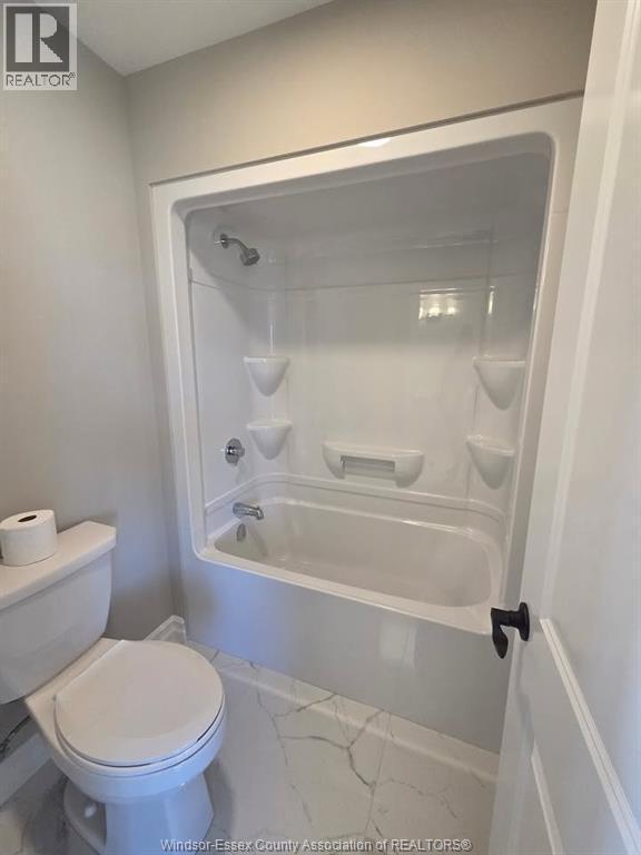 4410 Belmont, Comber, ON - Indoor Photo Showing Bathroom