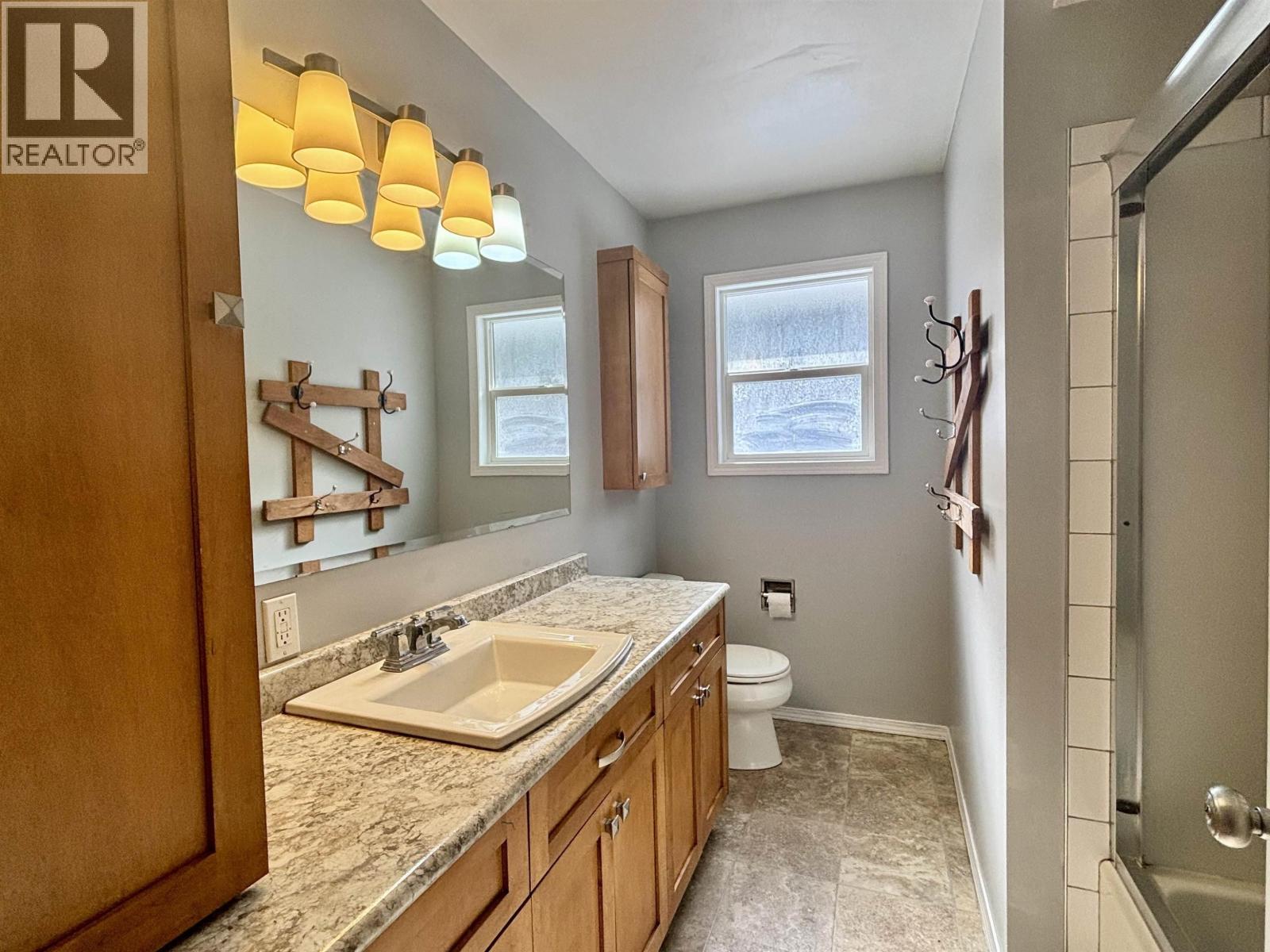5047 Easzee Drive, 108 Mile Ranch, BC - Indoor Photo Showing Bathroom
