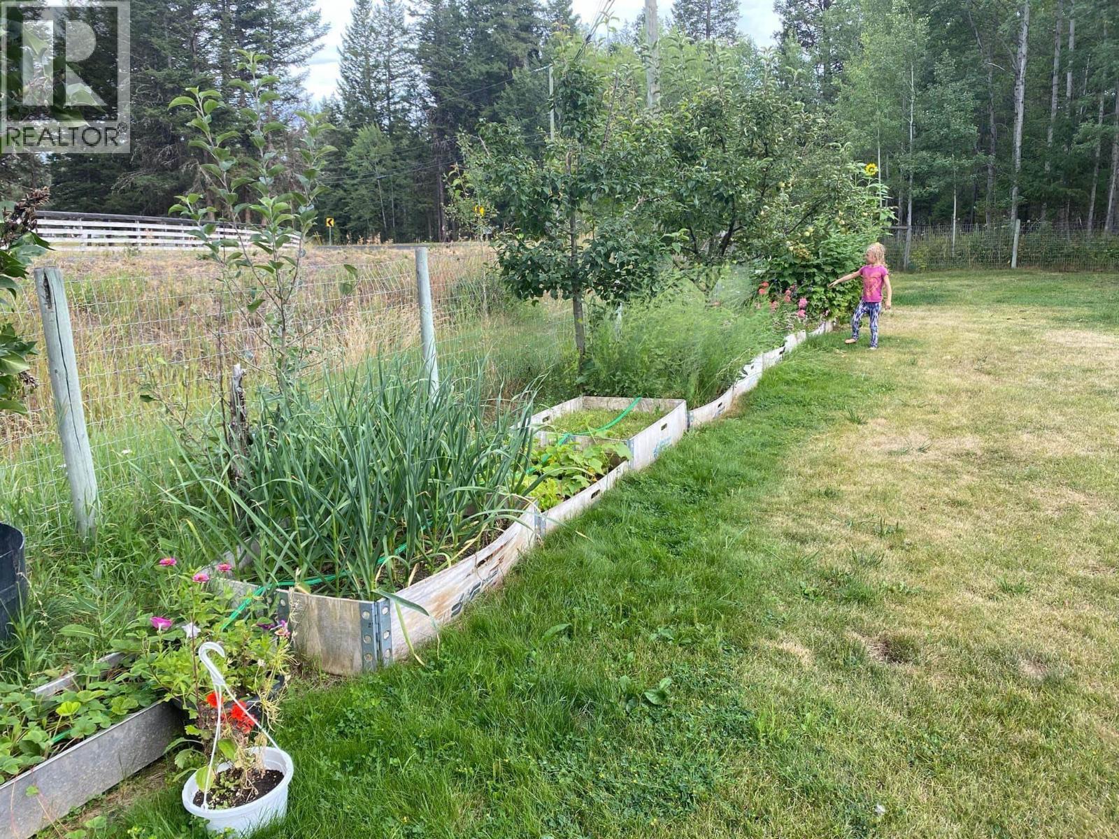 5047 Easzee Drive, 108 Mile Ranch, BC - Outdoor