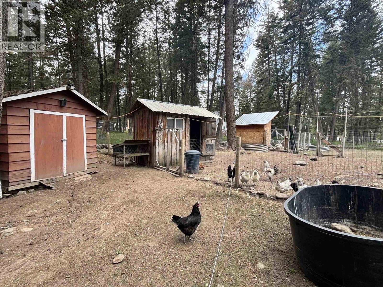 5047 Easzee Drive, 108 Mile Ranch, BC - Outdoor