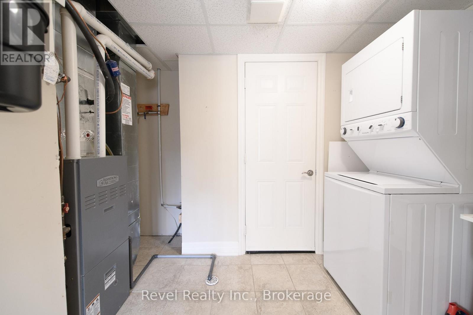 4 - 64 River Road E, Wasaga Beach, ON - Indoor Photo Showing Laundry Room