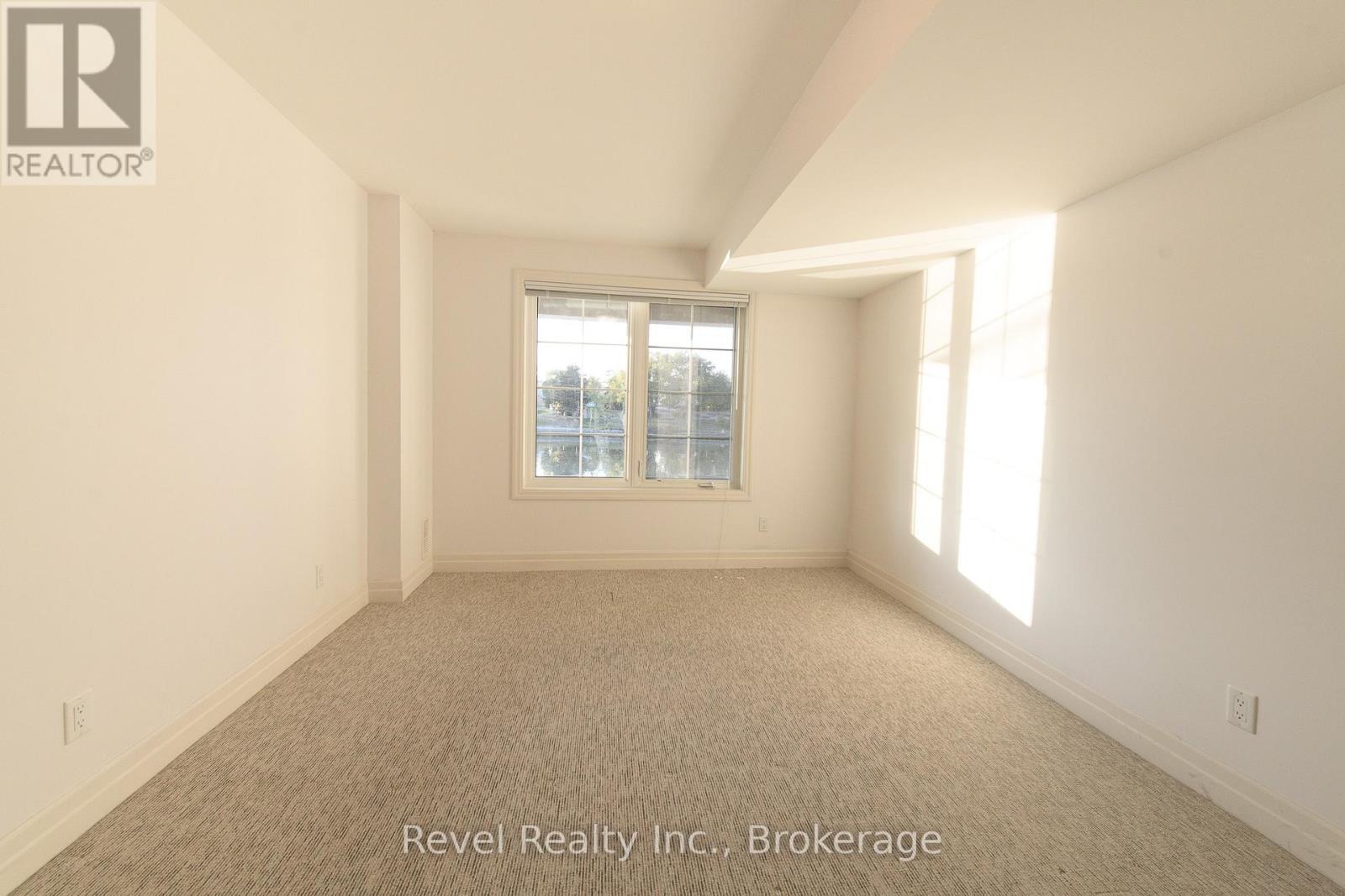 4 - 64 River Road E, Wasaga Beach, ON - Indoor Photo Showing Other Room