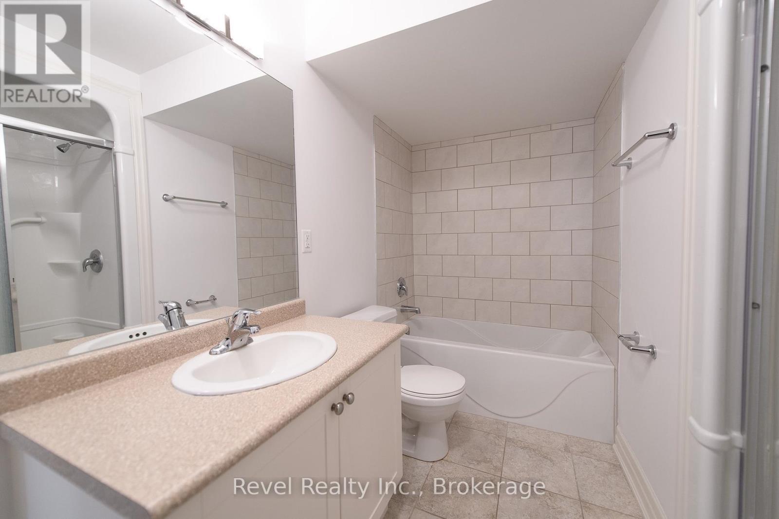 4 - 64 River Road E, Wasaga Beach, ON - Indoor Photo Showing Bathroom