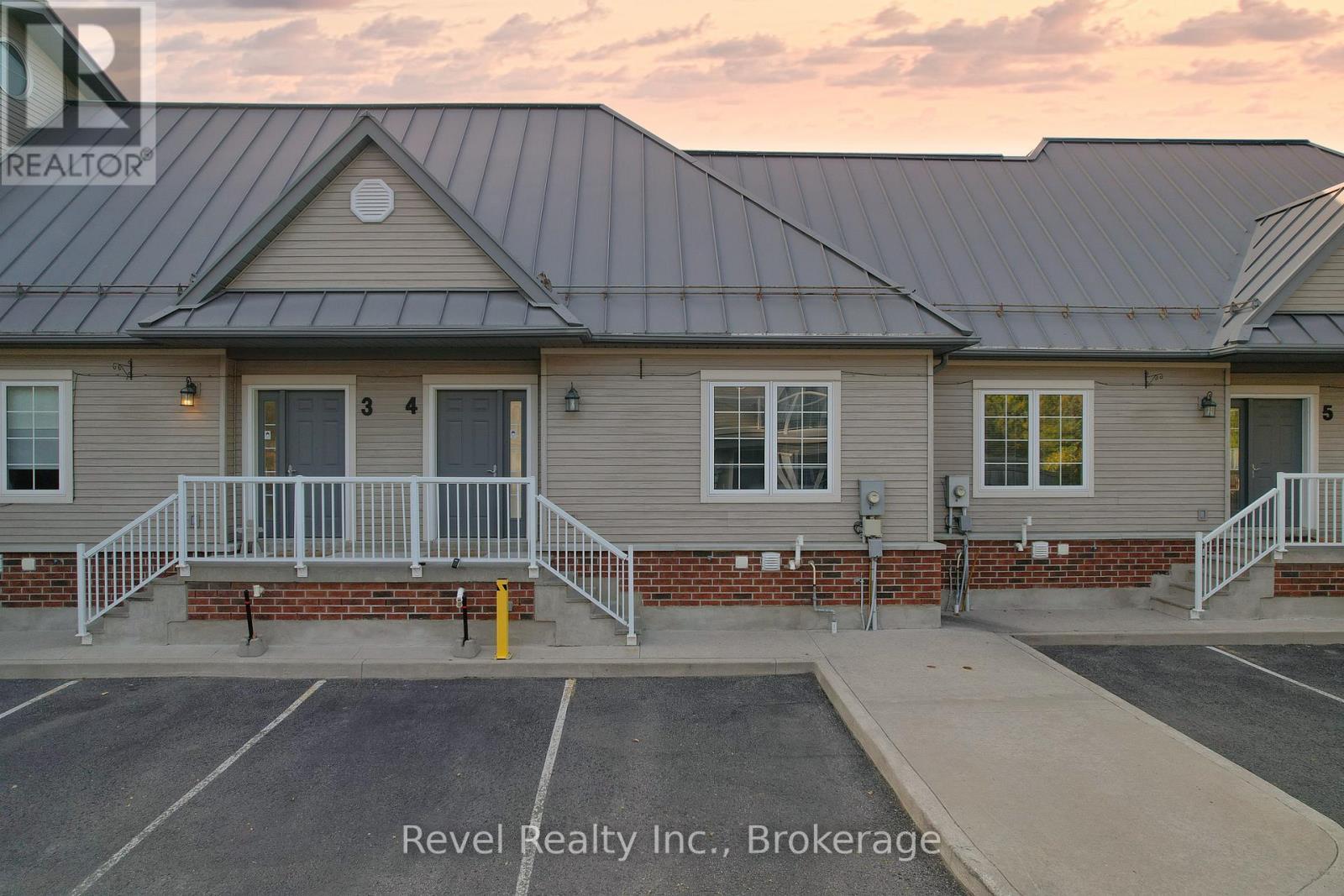 4 - 64 River Road E, Wasaga Beach, ON - Outdoor