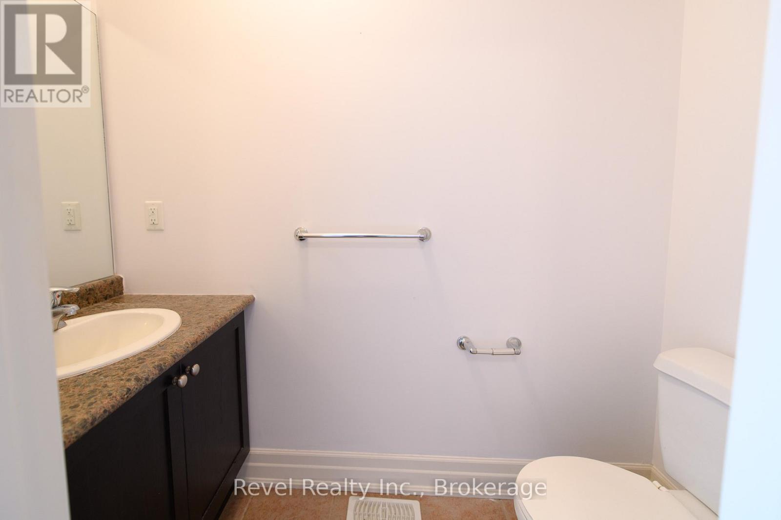 4 - 64 River Road E, Wasaga Beach, ON - Indoor Photo Showing Bathroom