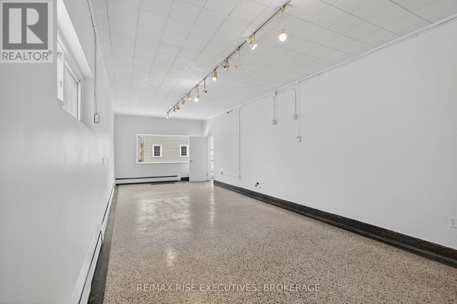 676 King Street W, Kingston (Central City West), ON