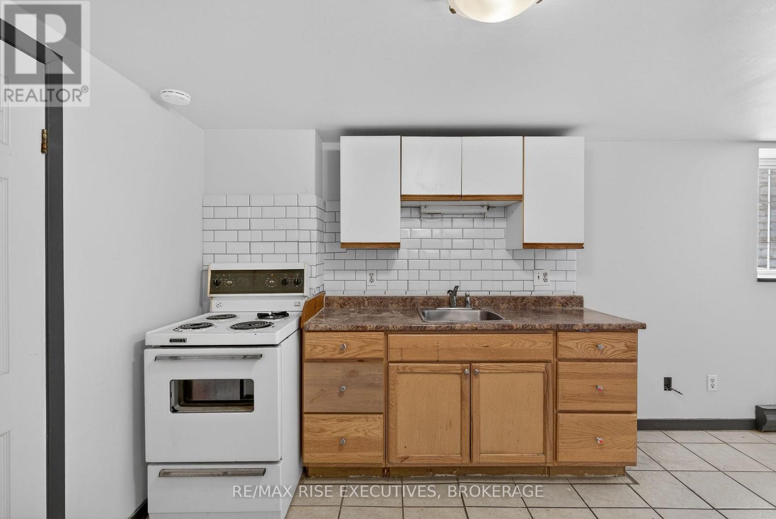 676 King Street W, Kingston (Central City West), ON