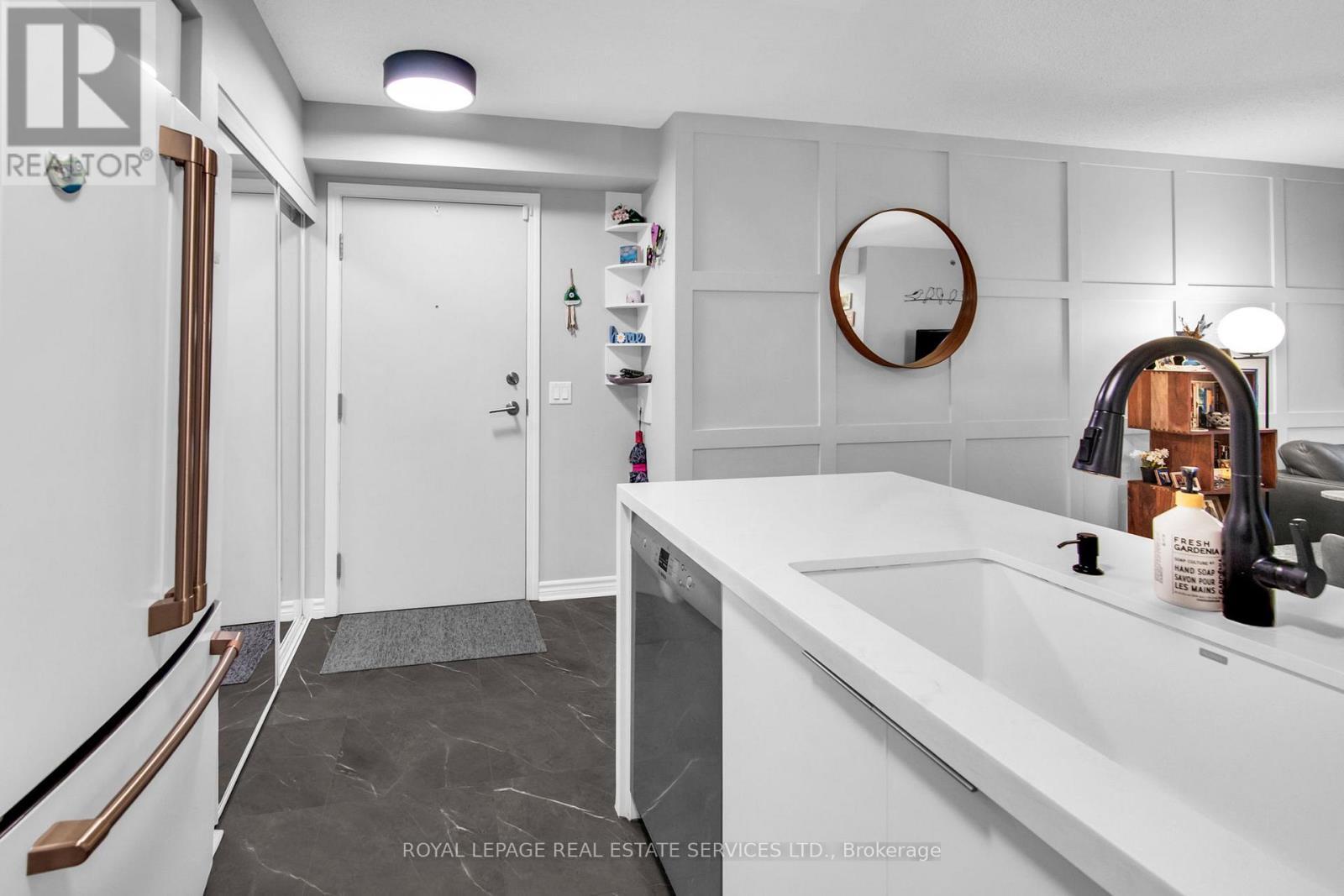 1219 - 35 Saranac Boulevard, Toronto, ON - Indoor Photo Showing Kitchen