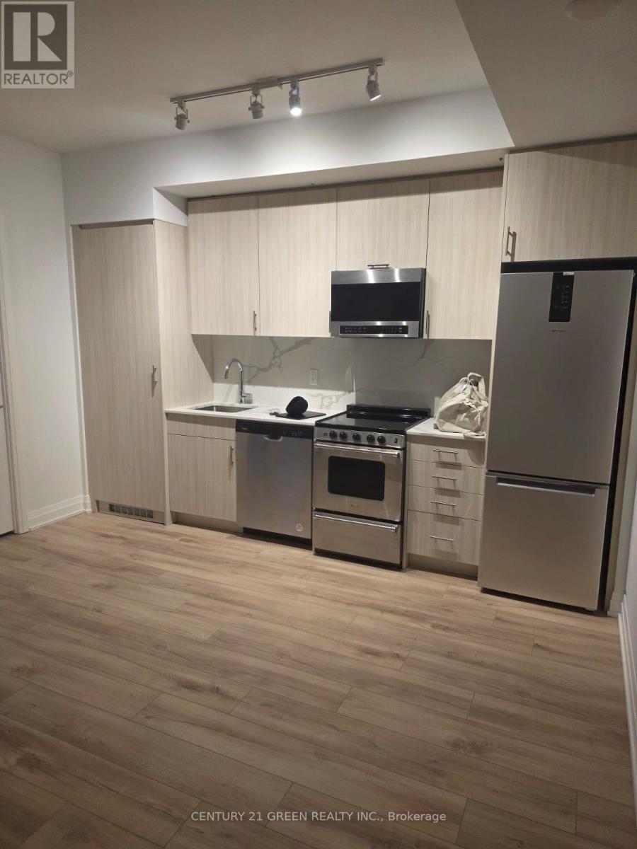 #325 - 412 Silver Maple Road, Oakville, ON - Indoor Photo Showing Kitchen