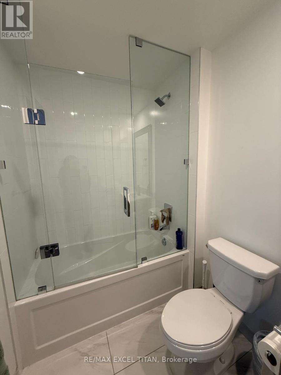 906 - 65 Annie Craig Drive, Toronto, ON - Indoor Photo Showing Bathroom