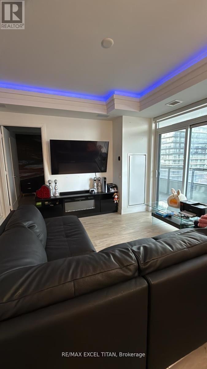 906 - 65 Annie Craig Drive, Toronto, ON - Indoor Photo Showing Living Room