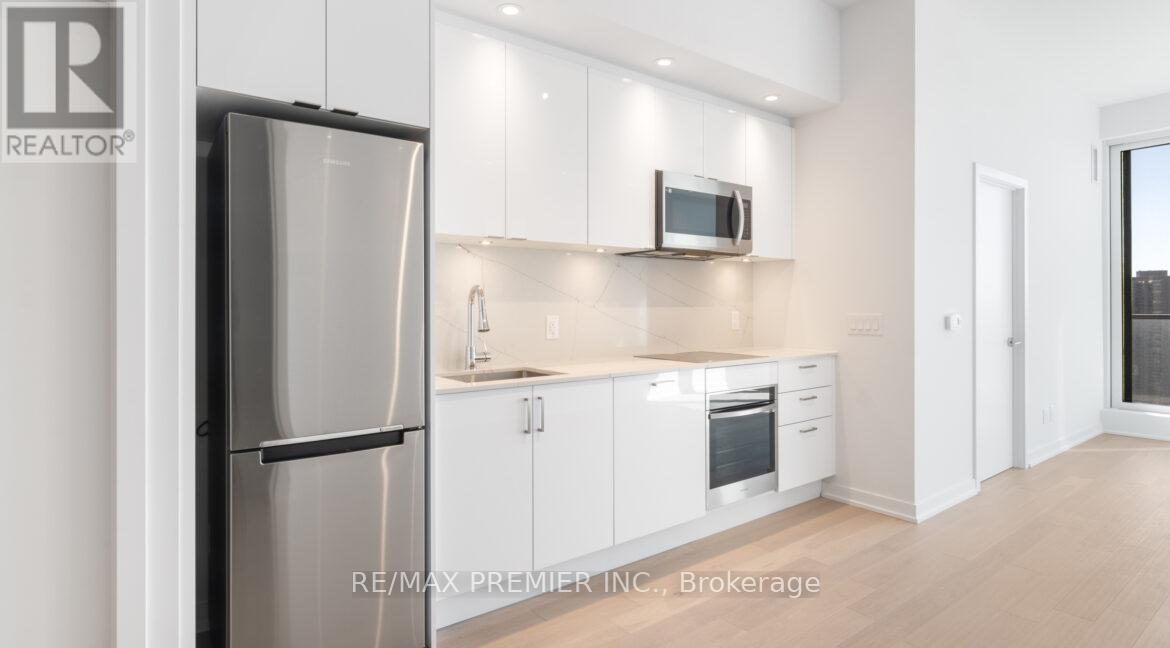 Ph 08 - 1928 Lake Shore Boulevard, Toronto, ON - Indoor Photo Showing Kitchen With Upgraded Kitchen