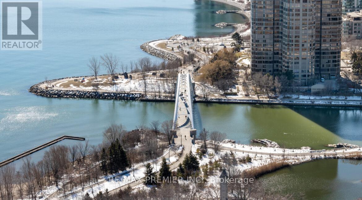 Ph 08 - 1928 Lake Shore Boulevard, Toronto, ON - Outdoor With Body Of Water With View