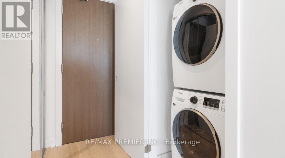 Ph 08 - 1928 Lake Shore Boulevard, Toronto, ON - Indoor Photo Showing Laundry Room
