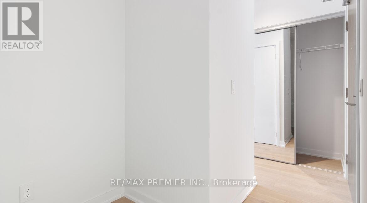 Ph 08 - 1928 Lake Shore Boulevard, Toronto, ON -