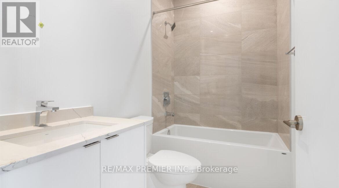 Ph 08 - 1928 Lake Shore Boulevard, Toronto, ON - Indoor Photo Showing Bathroom